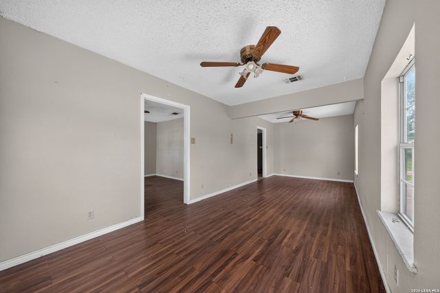 2107 El Jardin, San Antonio, TX 78237