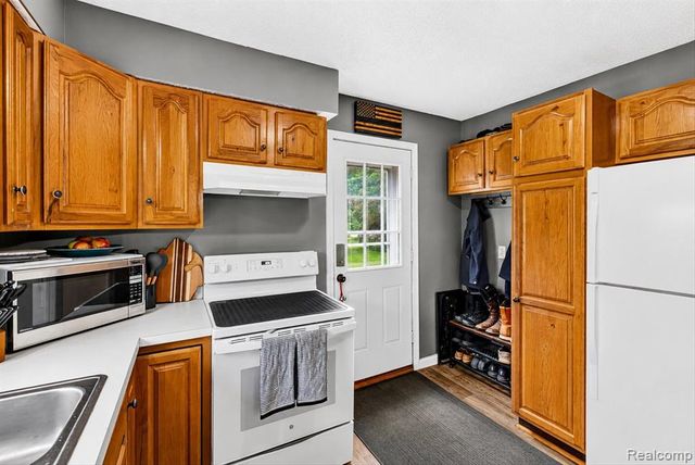 3350 Cemetery Road, Fowlerville, MI 48836