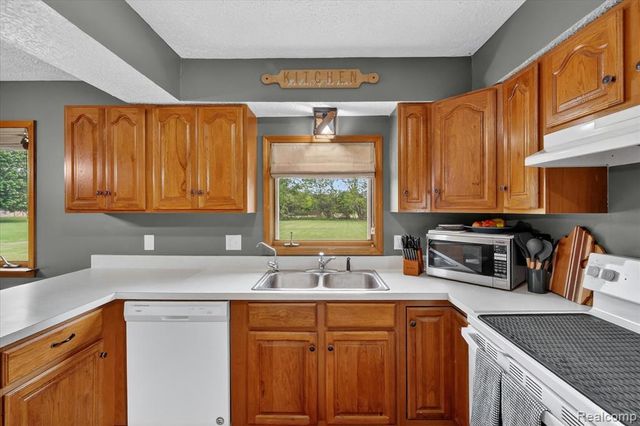 3350 Cemetery Road, Fowlerville, MI 48836