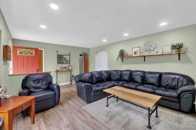 3350 Cemetery Road, Fowlerville, MI 48836