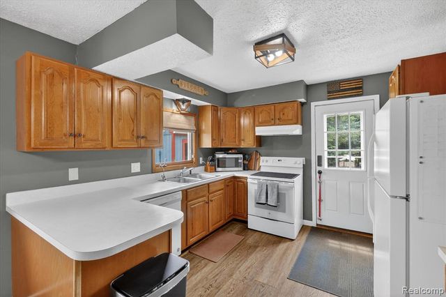 3350 Cemetery Road, Fowlerville, MI 48836