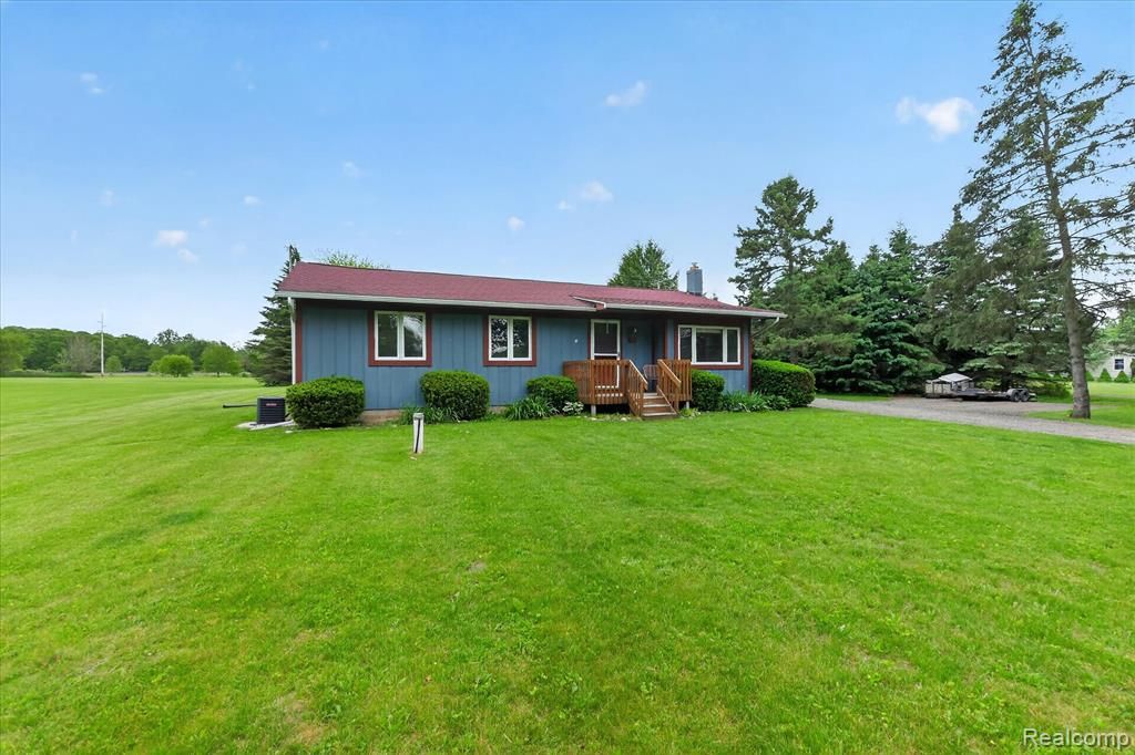 3350 Cemetery Road, Fowlerville, MI 48836