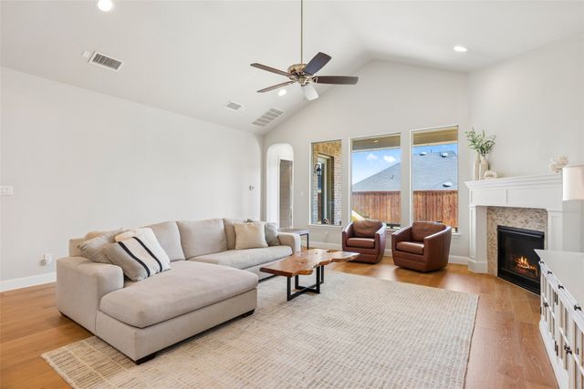 1116 Broadmoor Way, Roanoke, TX 76262