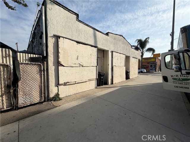 8230 S Main, Los Angeles, CA 90003