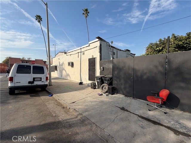 8230 S Main, Los Angeles, CA 90003
