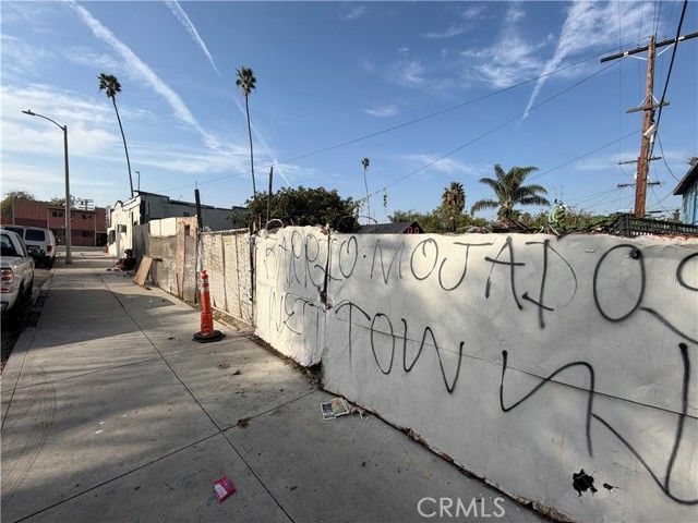 8230 S Main, Los Angeles, CA 90003