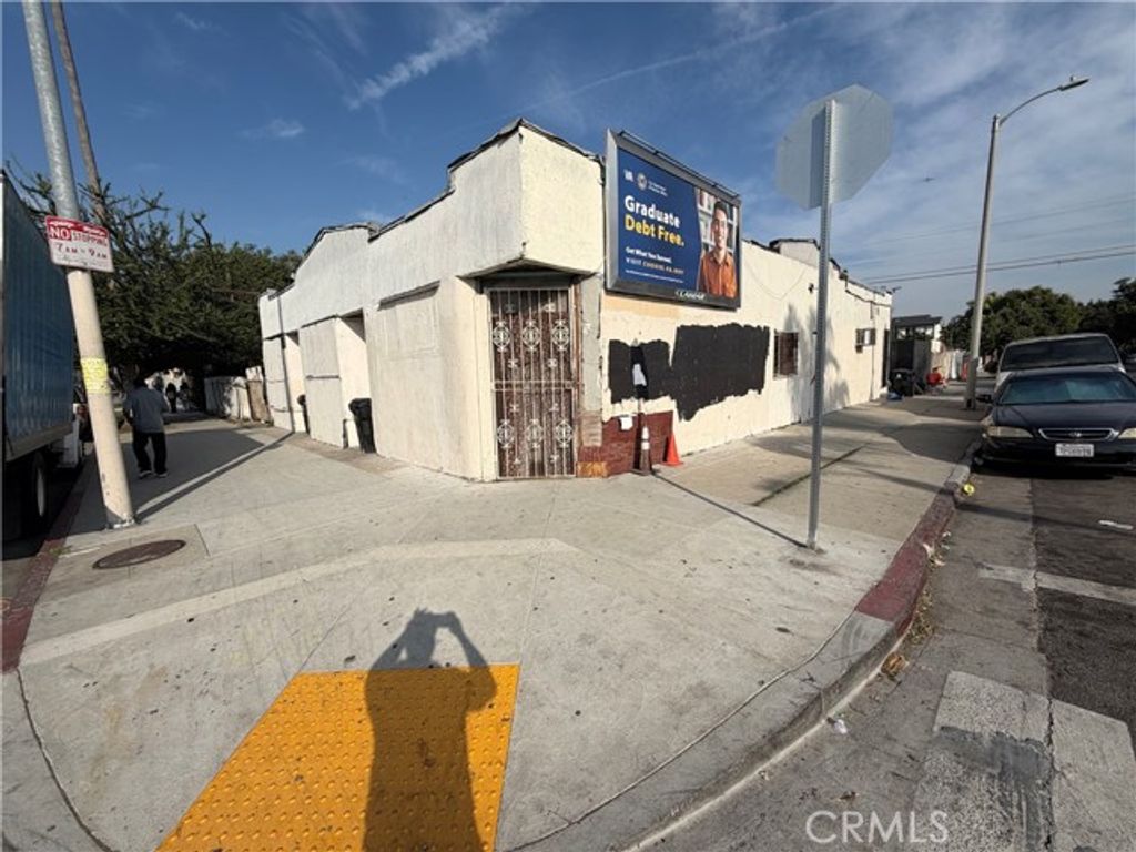 8230 S Main, Los Angeles, CA 90003