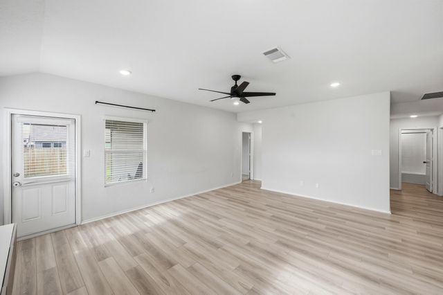 1009 Marvin WAY, Seguin, TX 78155