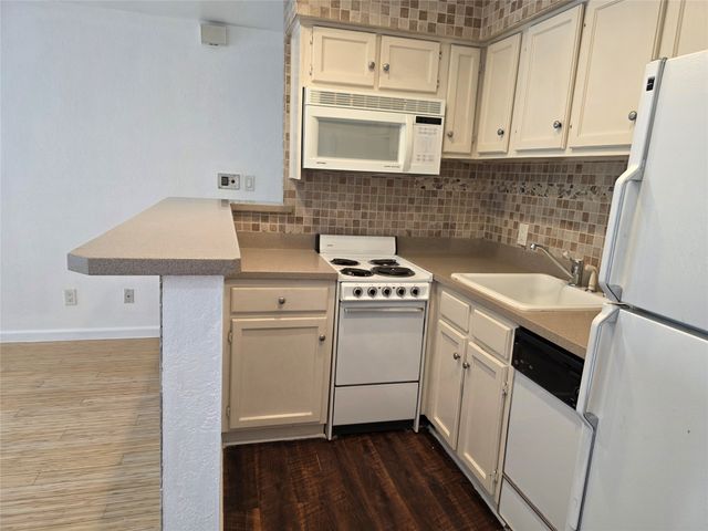 2300 Balsam Drive G306, Arlington, TX 76006