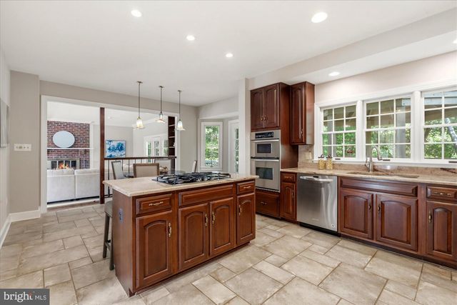 8811 SURREY CT, Alexandria, VA 22309