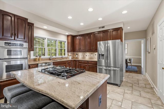 8811 SURREY CT, Alexandria, VA 22309