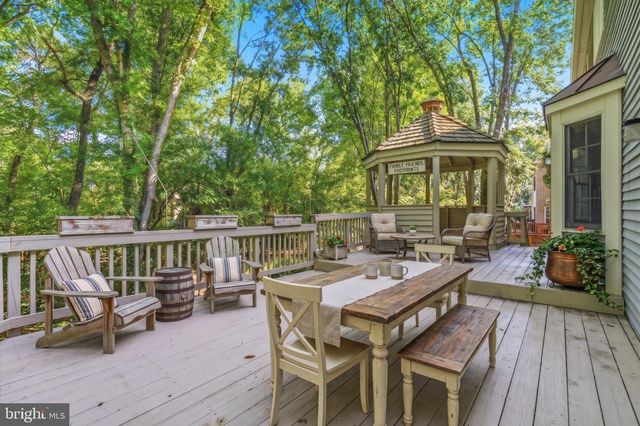 8811 SURREY CT, Alexandria, VA 22309