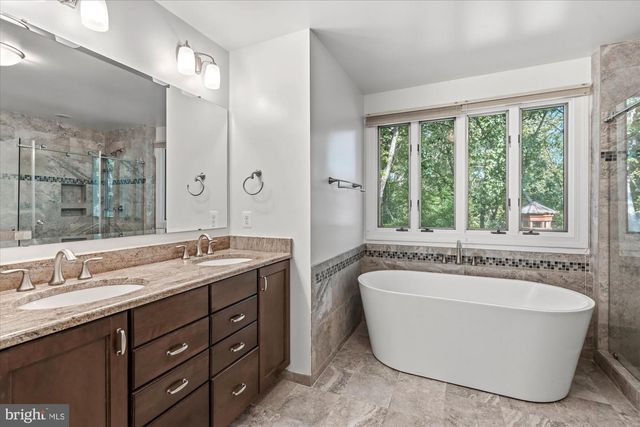 8811 SURREY CT, Alexandria, VA 22309
