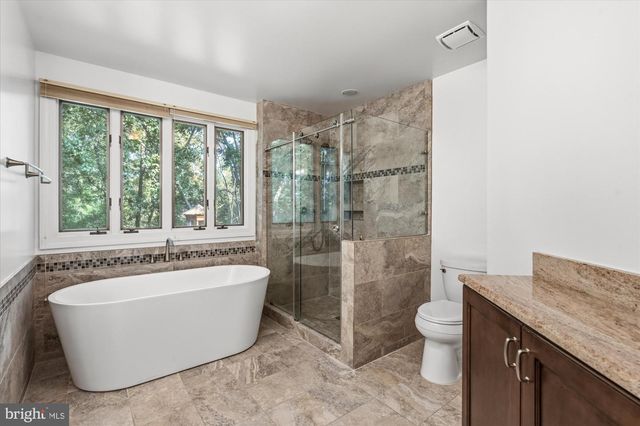8811 SURREY CT, Alexandria, VA 22309