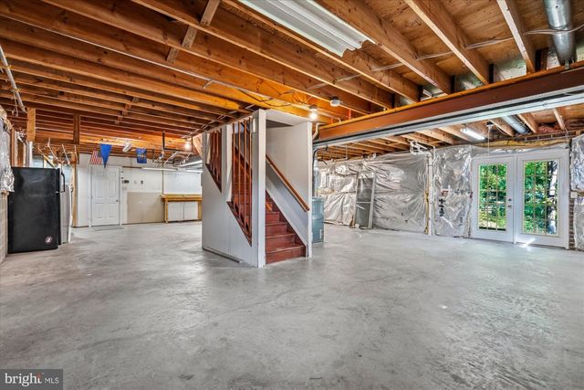 8811 SURREY CT, Alexandria, VA 22309