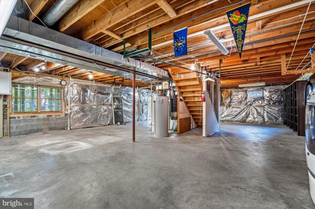 8811 SURREY CT, Alexandria, VA 22309
