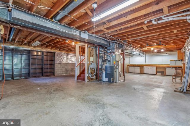 8811 SURREY CT, Alexandria, VA 22309