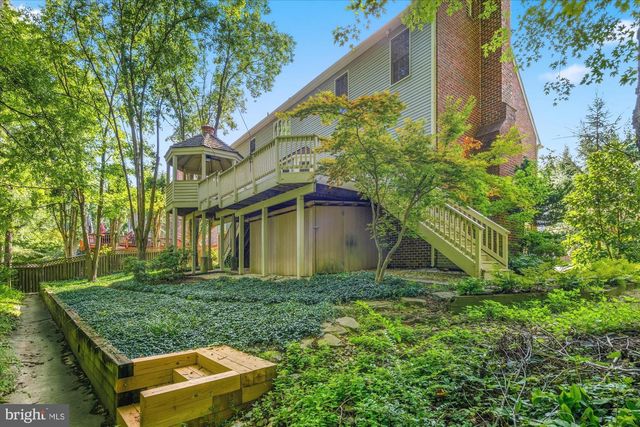 8811 SURREY CT, Alexandria, VA 22309