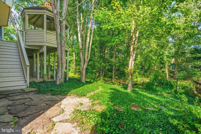 8811 SURREY CT, Alexandria, VA 22309