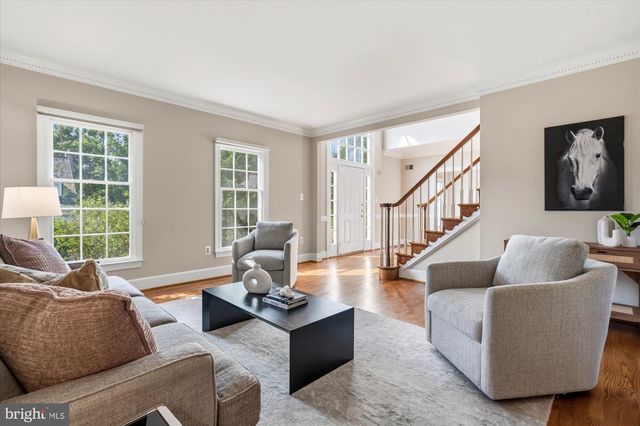 8811 SURREY CT, Alexandria, VA 22309