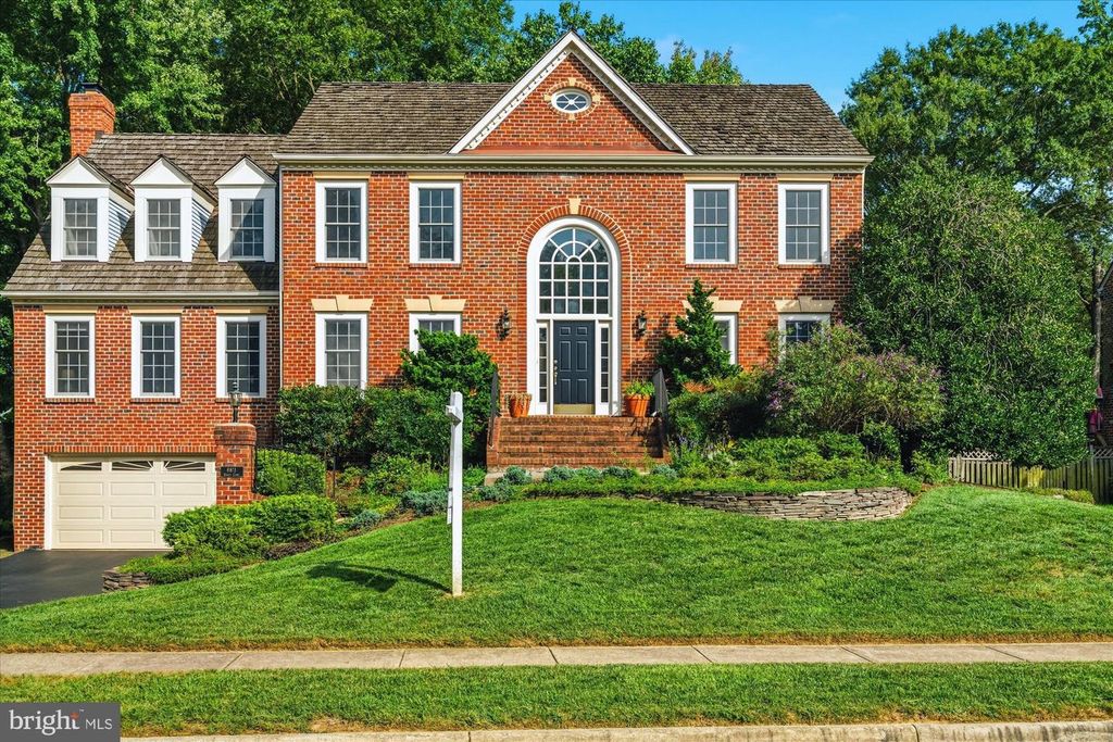 8811 SURREY CT, Alexandria, VA 22309