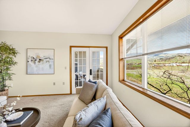 982 Golden Aspen Place, Ashland, OR 97520