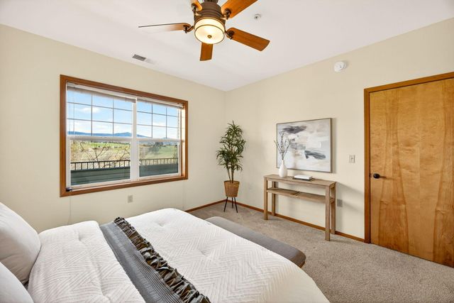 982 Golden Aspen Place, Ashland, OR 97520