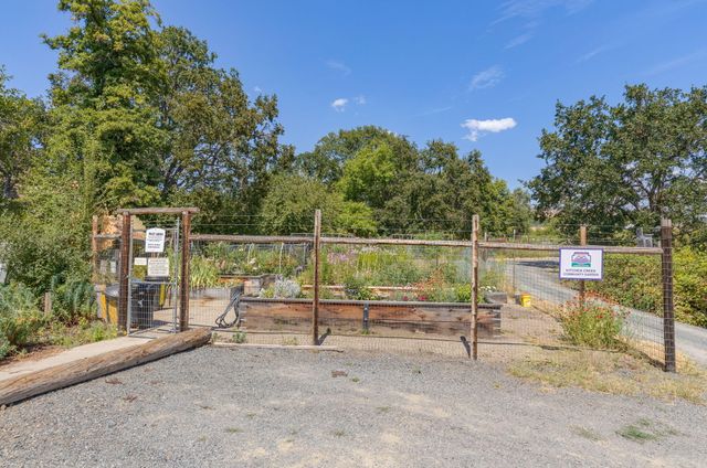 982 Golden Aspen Place, Ashland, OR 97520