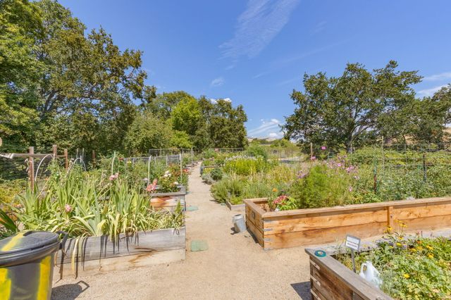 982 Golden Aspen Place, Ashland, OR 97520