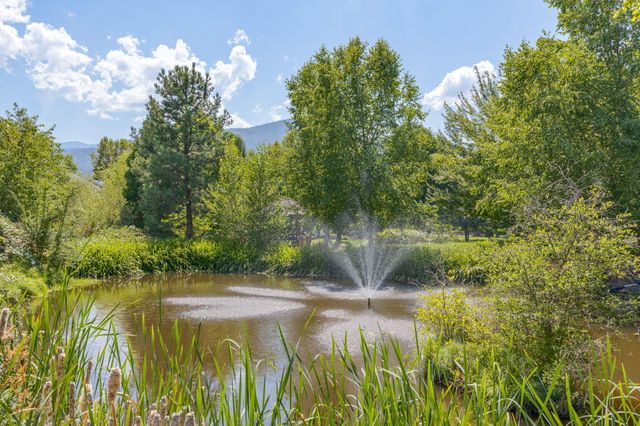 982 Golden Aspen Place, Ashland, OR 97520