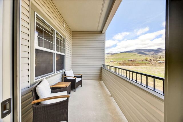 982 Golden Aspen Place, Ashland, OR 97520