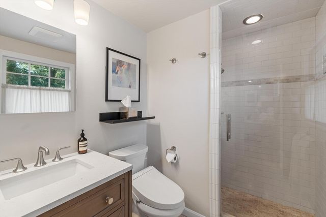 5 Adirondack Rd, Chelmsford, MA 01824