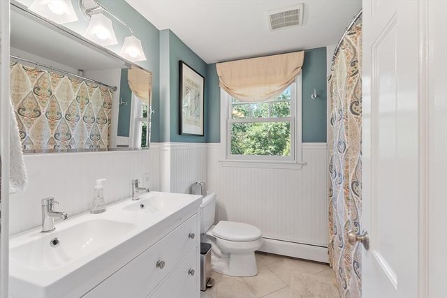 5 Adirondack Rd, Chelmsford, MA 01824