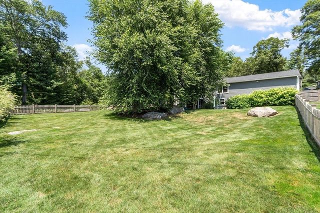 5 Adirondack Rd, Chelmsford, MA 01824