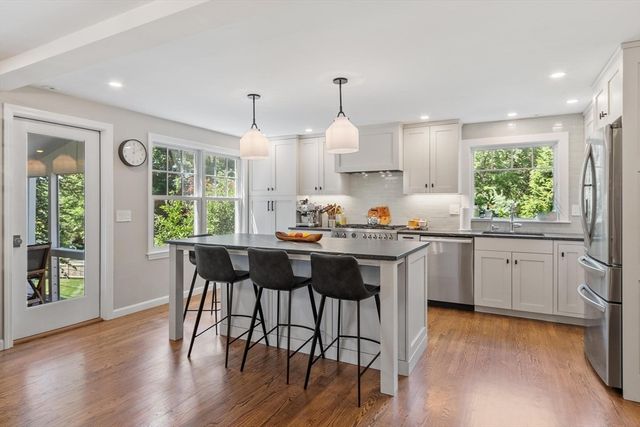 5 Adirondack Rd, Chelmsford, MA 01824