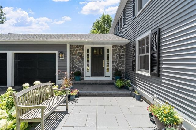 5 Adirondack Rd, Chelmsford, MA 01824