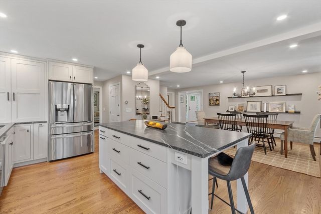 5 Adirondack Rd, Chelmsford, MA 01824