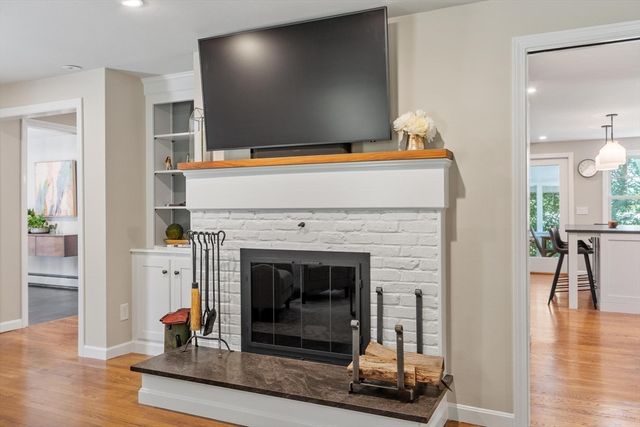 5 Adirondack Rd, Chelmsford, MA 01824