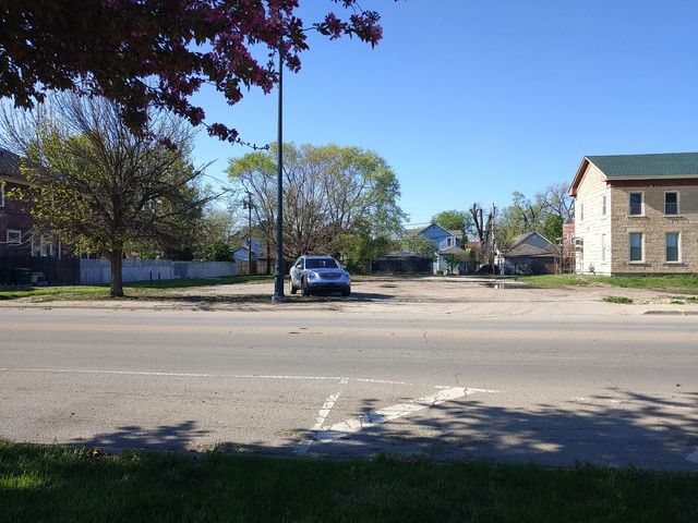 557 E Jackson Street E, Joliet, IL 60432