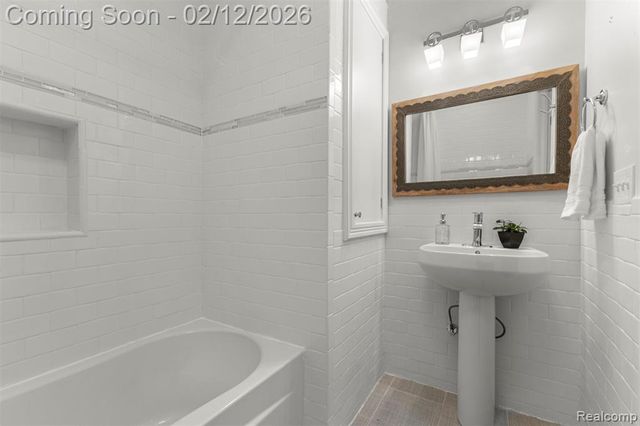 41901 8 Mile Road, Northville, MI 48167