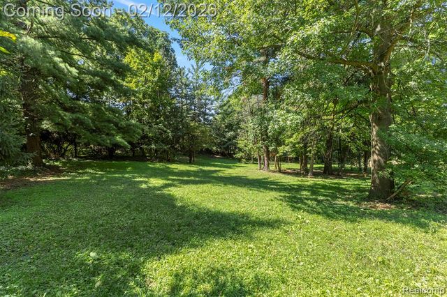 41901 8 Mile Road, Northville, MI 48167