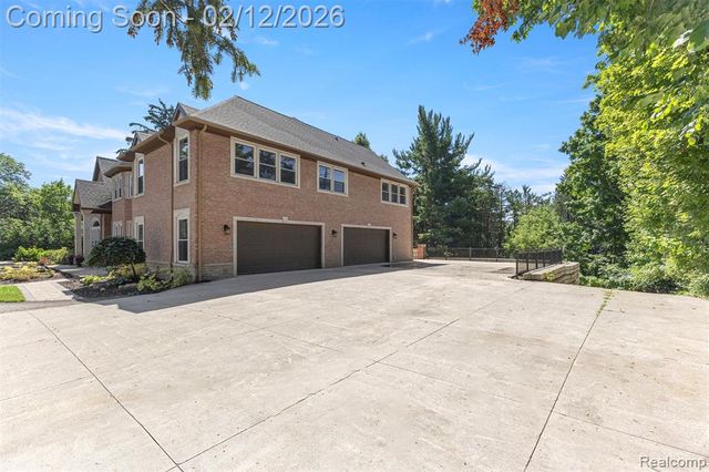 41901 8 Mile Road, Northville, MI 48167