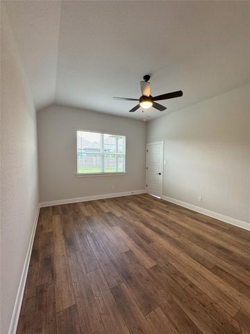 125 Skyflower LN, San Marcos, TX 78666