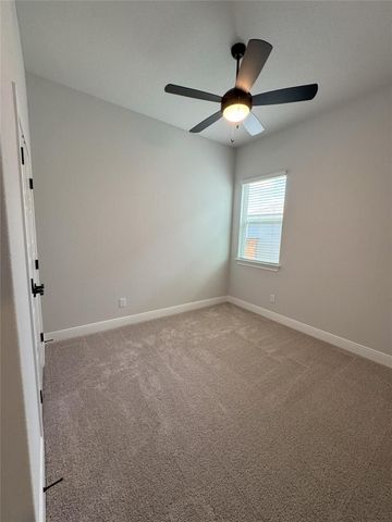 125 Skyflower LN, San Marcos, TX 78666