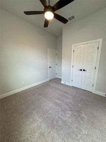 125 Skyflower LN, San Marcos, TX 78666