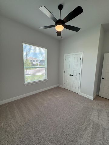 125 Skyflower LN, San Marcos, TX 78666