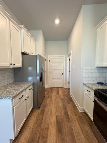 125 Skyflower LN, San Marcos, TX 78666