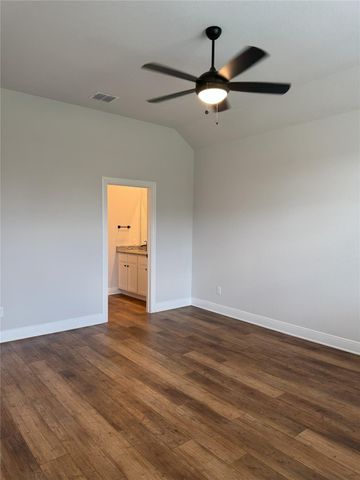 125 Skyflower LN, San Marcos, TX 78666