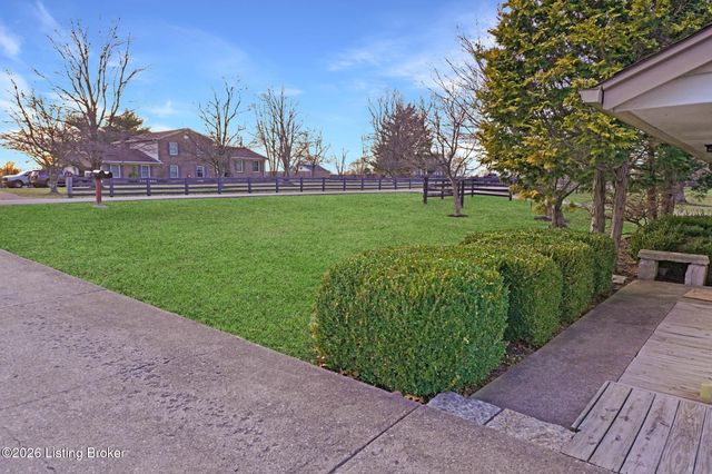 2649 Ft Pickens Rd, La Grange, KY 40031