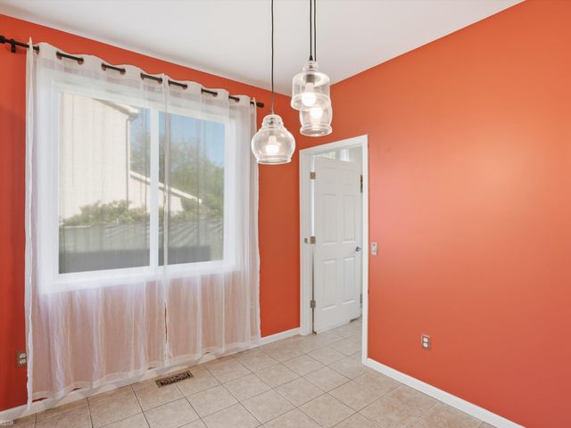 90 W Milton Avenue, Hazel Park, MI 48030